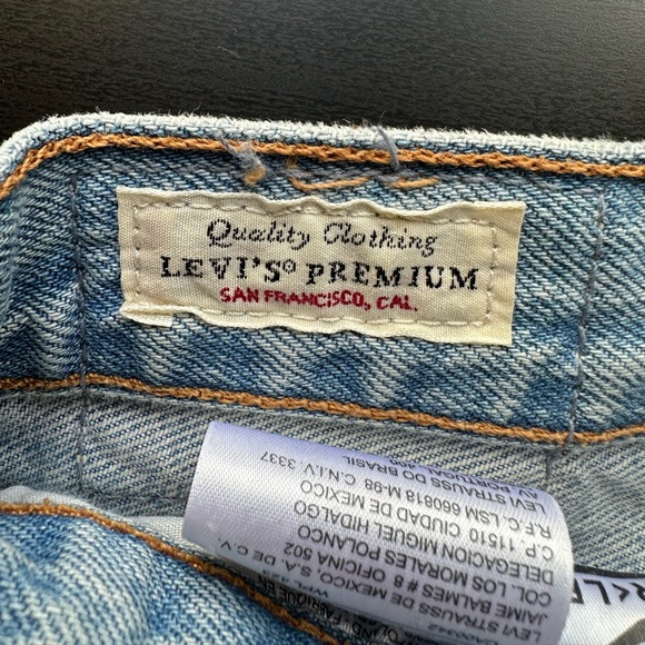 Levi’s Premium Lightwash Distressed Ribbed 501 Jean Shorts Size W30 EUC - Picture 7 of 11